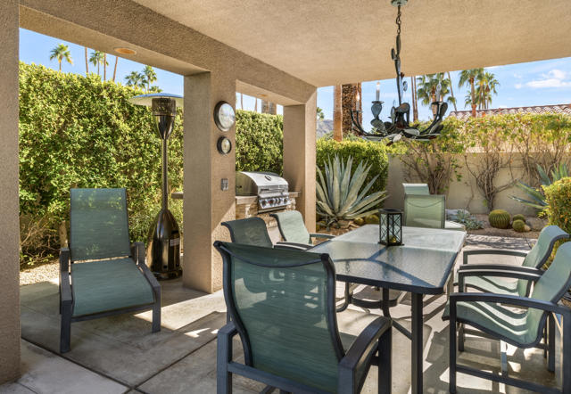 2000 S Caliente Drive, Palm Springs CA: https://media.crmls.org/mediaz/73185523-173a-49a5-844b-5edc884ac3c0.jpg