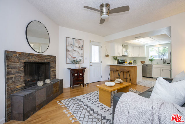 353 Mavis Drive, Los Angeles CA: https://media.crmls.org/mediaz/7318ba14-ff7a-4f38-ac63-30da90950a2e.jpg