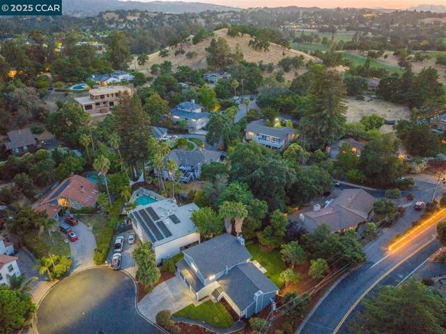 101 Lena Ct, Pleasant Hill CA: https://media.crmls.org/mediaz/7318ffb8-dd2e-4c97-b828-e2b4a7cfc616.jpg