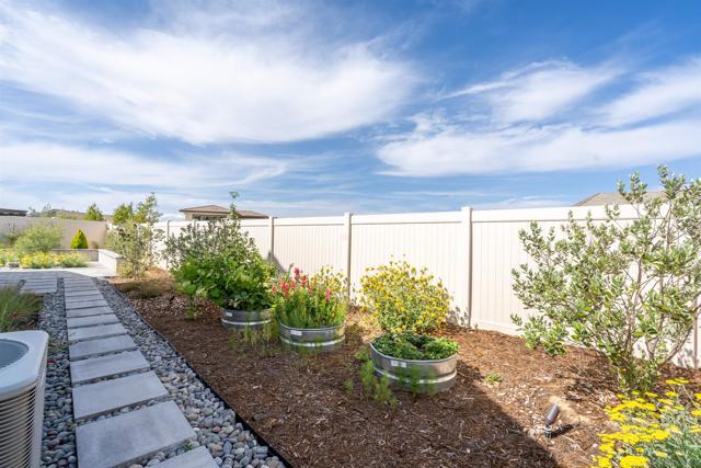 39818 Ninebark Ct, Temecula CA: https://media.crmls.org/mediaz/73192e20-dad0-4ac9-b50d-996d9ee93084.jpg