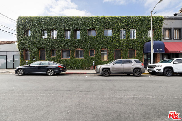 6768 Lexington Avenue, Los Angeles CA: https://media.crmls.org/mediaz/731943fd-b349-45a4-9061-ff55f9f81fb3.jpg