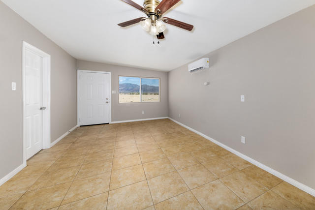 84417 Amboy Road, 29 Palms CA: https://media.crmls.org/mediaz/7319b382-b81f-4e0c-98b4-6d9abf0a6a9f.jpg