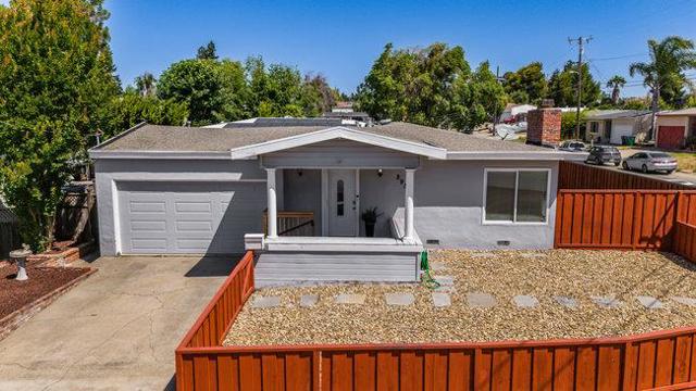 2950 Union Avenue, Hayward CA: https://media.crmls.org/mediaz/731a0c7c-0f8b-4808-8e3e-81d4eaa6158b.jpg