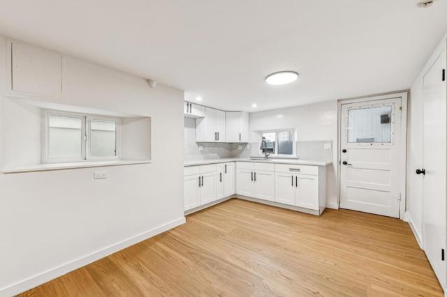 17221724 48th Avenue, San Francisco CA: https://media.crmls.org/mediaz/731a0e06-59ad-4456-9227-6bd9dc254555.jpg