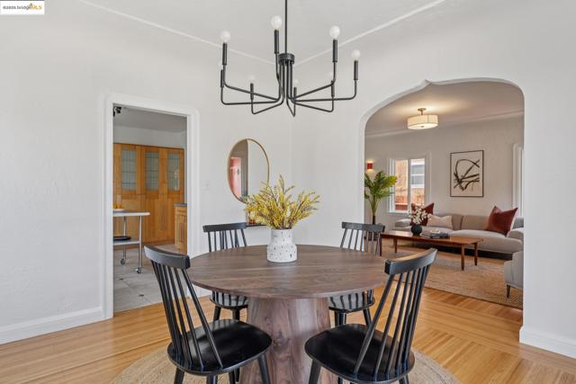 533 Lewis Ave, San Leandro CA: https://media.crmls.org/mediaz/731b7dd9-e1e5-43e6-99b6-b381aa3126ff.jpg