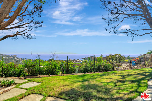 3444 Cloudcroft Drive, Malibu CA: https://media.crmls.org/mediaz/731b9380-7362-4e1d-9be0-130558178a7f.jpg