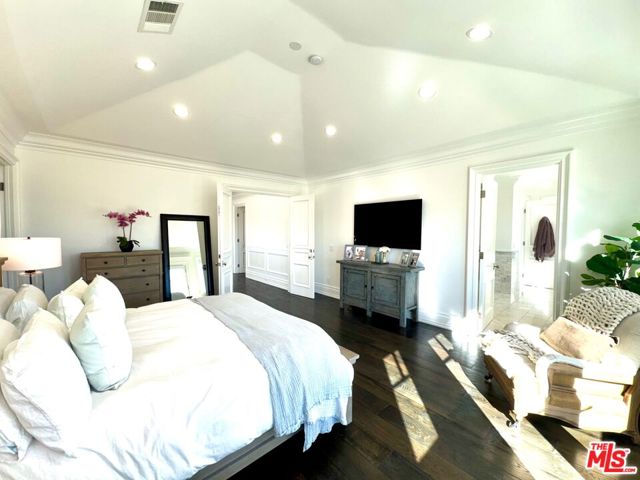 10338 Keswick Avenue, Los Angeles CA: https://media.crmls.org/mediaz/731bdc16-4ef2-4267-af38-30ad76004e16.jpg