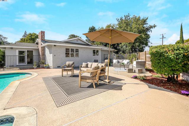 1662 Dorchester Pl, Concord CA: https://media.crmls.org/mediaz/731bde30-cf84-440c-8d82-cc6357dd1326.jpg