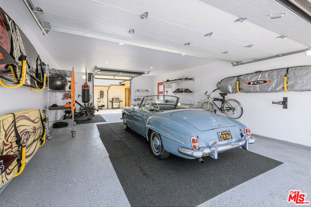 18839 Plummer Street, Northridge CA: https://media.crmls.org/mediaz/731c18b1-e9a7-42eb-9e64-175d140a7c86.jpg