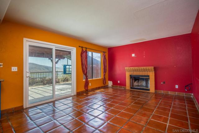 10145 Diamond Head Ct, Spring Valley CA: https://media.crmls.org/mediaz/731cc519-7069-47c3-9dc5-bcce76666698.jpg