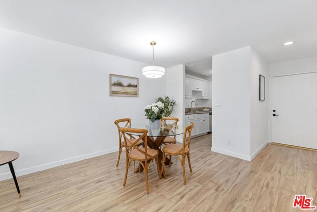 20134 Leadwell Street, Winnetka CA: https://media.crmls.org/mediaz/731ceb2b-3376-4830-bde1-60323444a8fe.jpg