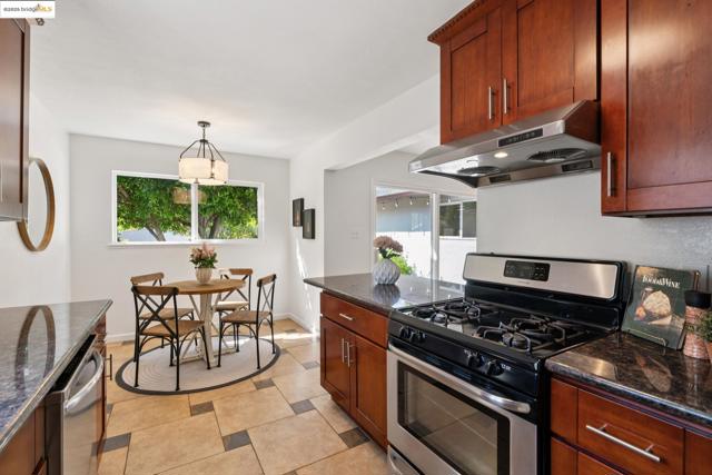 2309 Potrero Ct, Pinole CA: https://media.crmls.org/mediaz/731d1e1a-e7e0-428f-abe4-96bff58b7f6d.jpg