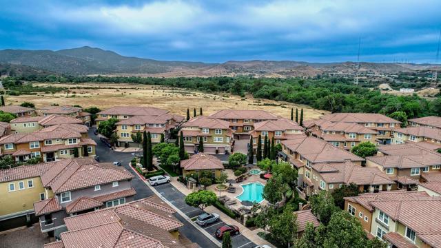 43 Via Sovana, Santee CA: https://media.crmls.org/mediaz/731d30aa-5fd0-40c4-88e3-64fa7a70750d.jpg