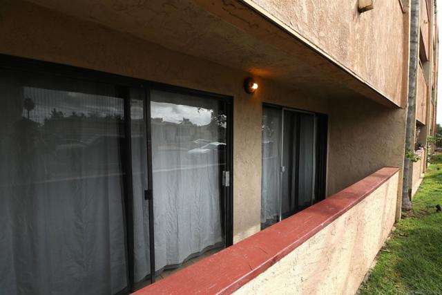 4041 Oakcrest Dr, San Diego CA: https://media.crmls.org/mediaz/731d8fc5-a633-492e-a414-0d09bb014e43.jpg