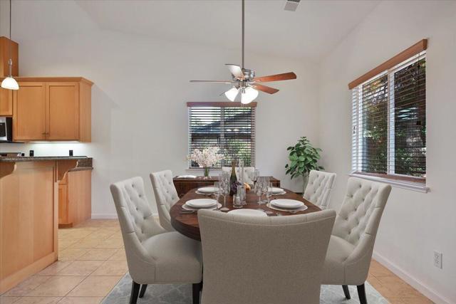 1685 American River Trail,  CA: https://media.crmls.org/mediaz/731dd73e-06be-44c5-b18e-ba9c15c3838d.jpg