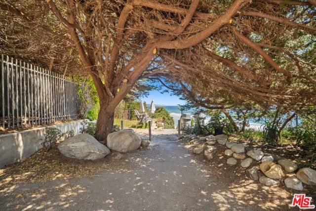 31826 Broad Beach Road, Malibu CA: https://media.crmls.org/mediaz/731df4b5-1aff-4b63-995e-c60b0303e77a.jpg
