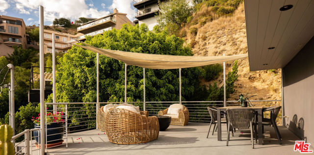 2158 Sunset Plaza Drive, Los Angeles CA: https://media.crmls.org/mediaz/731eded1-2592-40ce-9772-9e3ece943e51.jpg