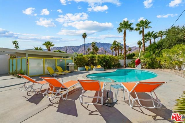888 E Janet Circle, Palm Springs CA: https://media.crmls.org/mediaz/731f0606-79b7-4602-b7b3-a18375036dc6.jpg