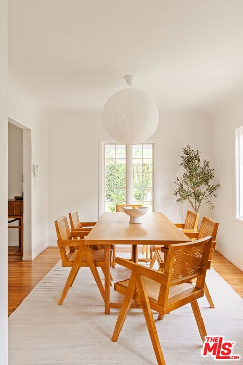 1068 Queen Anne Place, Los Angeles CA: https://media.crmls.org/mediaz/731f8726-edf3-4d84-8cc3-8a0f489e58aa.jpg