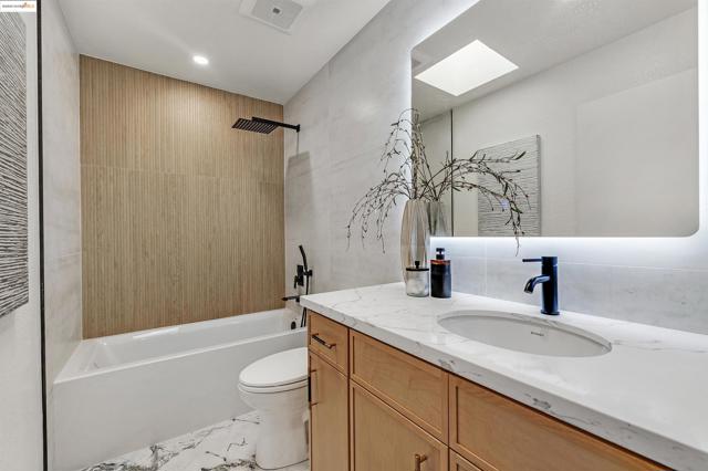 2863 El Capitan Dr, Pleasanton CA: https://media.crmls.org/mediaz/731f93d2-9a4f-4023-bb30-25c85fc1f22c.jpg