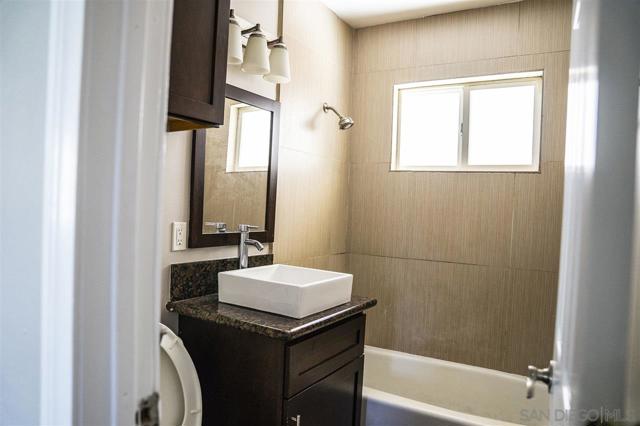 520 Glover AVE, Chula Vista CA: https://media.crmls.org/mediaz/7320457f-ceaf-4ecf-bc53-340171bc088c.jpg