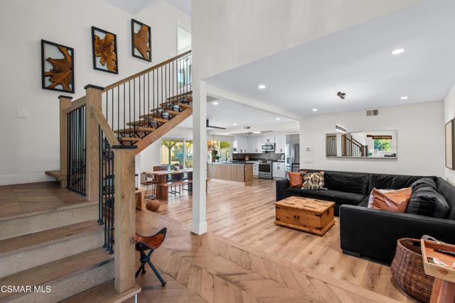 363 Larcom Street, Thousand Oaks CA: https://media.crmls.org/mediaz/7320ce74-4ebb-442a-a4a8-71edc8e68a0c.jpg