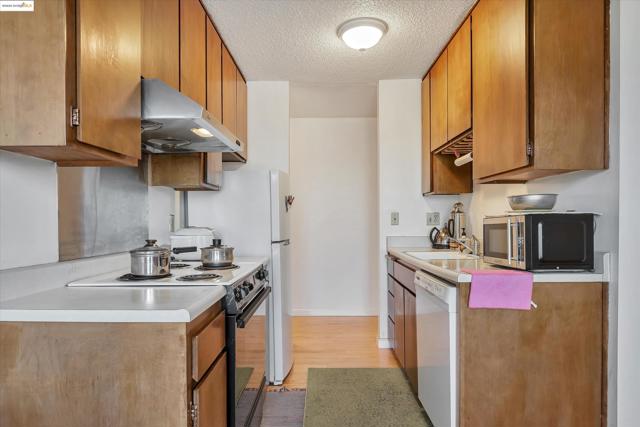 567 Oakland Ave, Oakland, California 94611, 1 Bedroom Bedrooms, ,1 BathroomBathrooms,Condominium,For Sale,Oakland Ave,41083171