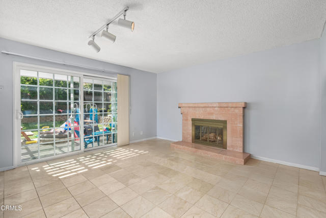 Detail Gallery Image 15 of 30 For 803 Green Valley Dr, Thousand Oaks,  CA 91320 - 4 Beds | 2/1 Baths