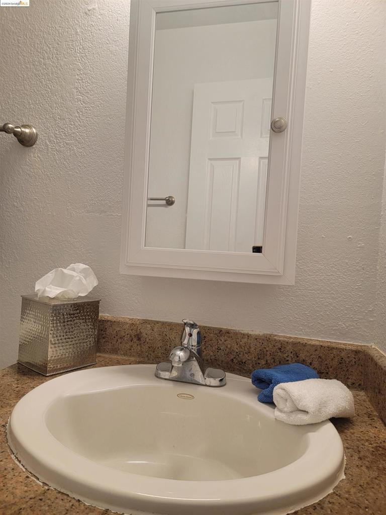 https://media.crmls.org/mediaz/732115ff-89c9-42ad-952a-8da286724d16.jpg?preset=X-Large