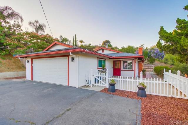 444 Victoria Place, Vista CA: https://media.crmls.org/mediaz/7321392a-97fb-4469-bb03-856cf9c39aaf.jpg