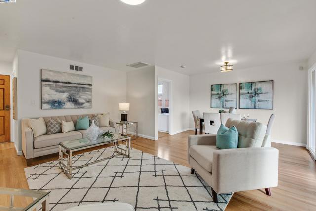 30847 Prestwick Ave, Hayward CA: https://media.crmls.org/mediaz/73218160-5cf9-4f02-b999-705267e8a03d.jpg