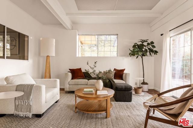 20500 Paradise Lane, Topanga CA: https://media.crmls.org/mediaz/73221b90-bc4d-4be0-81cc-c96f41af7228.jpg