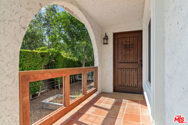 4031 Edenhurst Avenue, Los Angeles CA: https://media.crmls.org/mediaz/73222413-2308-483f-8028-d19f053f0619.jpg