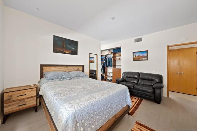 12132 Royal Birkdale Row Unit 104E, San Diego CA: https://media.crmls.org/mediaz/73222a4c-71fa-4ba5-b997-6eb64aa6279e.jpg