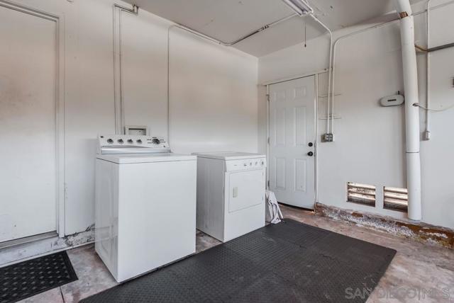 12709 Treeridge Ter, Poway CA: https://media.crmls.org/mediaz/732265ae-8f4a-4e92-a79d-b6e471c6b66f.jpg
