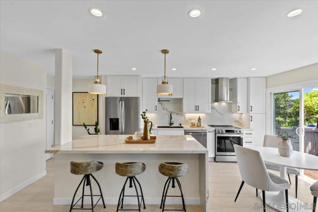 4007 Crown Point Drive, San Diego CA: https://media.crmls.org/mediaz/732274a4-6dfd-4cae-a8ce-b429db435fb8.jpg