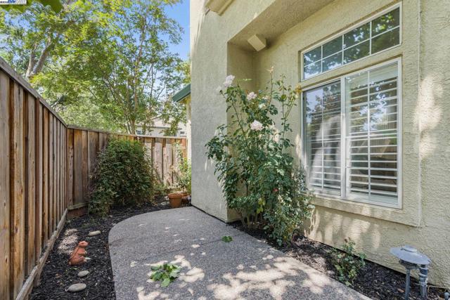 4119 Veneto Ct, Pleasanton CA: https://media.crmls.org/mediaz/7322817c-d4a4-4d63-978a-f9574b35c6c5.jpg