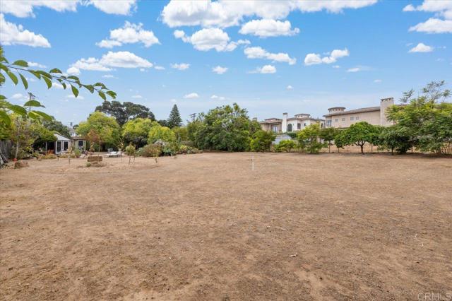 334 Date Avenue, Carlsbad CA: https://media.crmls.org/mediaz/73234002-f37e-4f61-8e30-692bc657947c.jpg