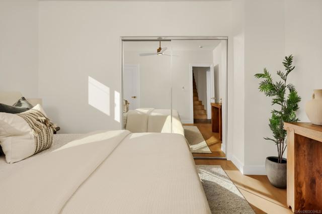 1900 W 41St St, Los Angeles CA: https://media.crmls.org/mediaz/732485ef-6be0-4db3-ae50-d03a8c8dc482.jpg