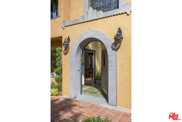 540 Mount Washington Drive, Los Angeles CA: https://media.crmls.org/mediaz/7324ba8f-3b31-481f-86b7-2374b782dee4.jpg