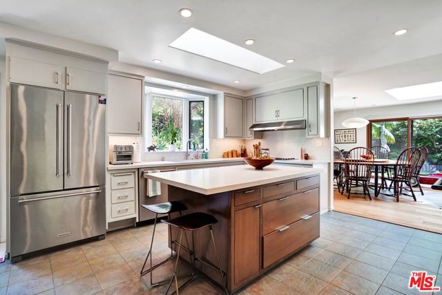 30612 Sicomoro Drive, Malibu CA: https://media.crmls.org/mediaz/73250906-7f95-4cf9-a4c6-1bb0b5a9362c.jpg