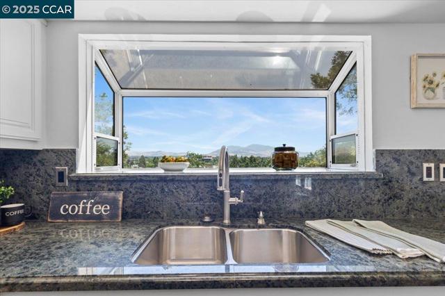 491 Camelback Rd, Pleasant Hill CA: https://media.crmls.org/mediaz/73257070-8d15-4e07-85bd-c9d95a63298c.jpg