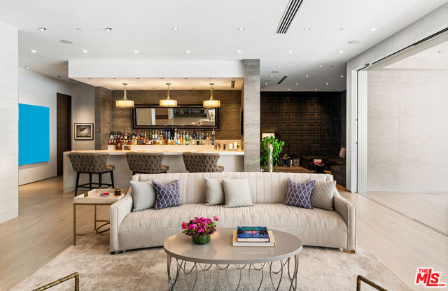 901 Oxford Way, Beverly Hills CA: https://media.crmls.org/mediaz/732662b5-f51e-4c1d-ac73-fd7229bece44.jpg