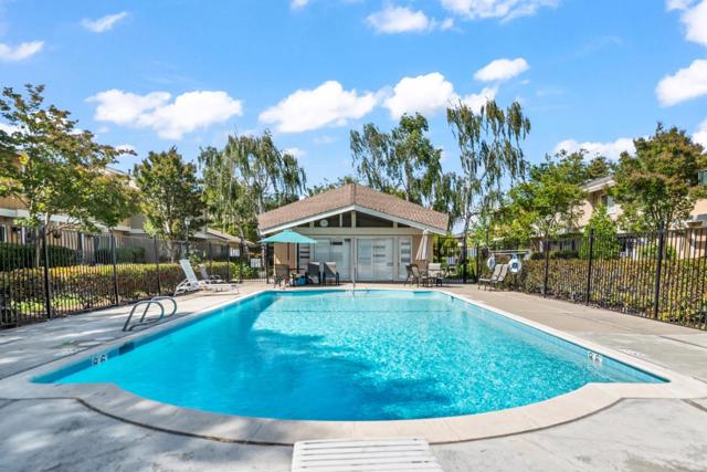 26 Saw Mill Court, Mountain View CA: https://media.crmls.org/mediaz/73268a9b-611b-477b-8fd4-bc92858b281b.jpg