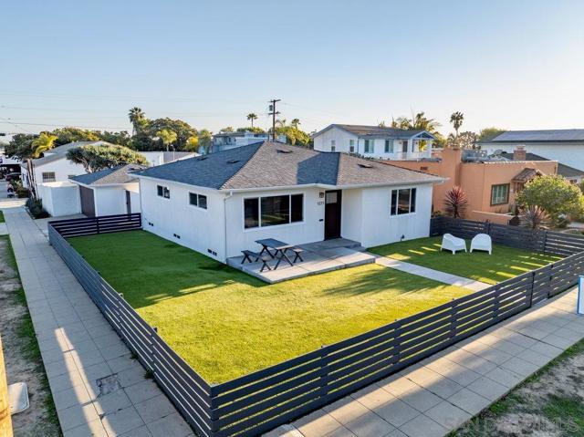 1275 Emerald, San Diego, California 92109, 3 Bedrooms Bedrooms, ,2 BathroomsBathrooms,Single Family Residence,For Sale,Emerald,250020116SD