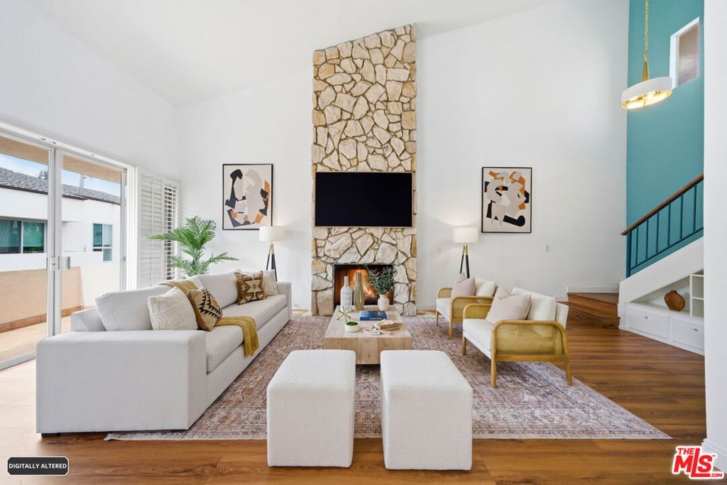 725 S Barrington Avenue #304