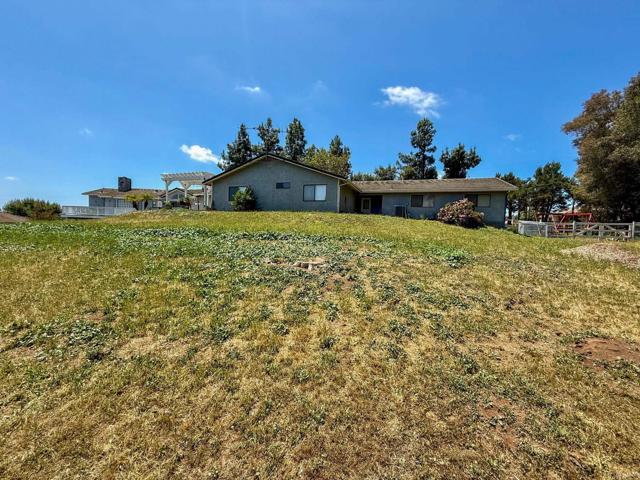 3048 Jason Road, Fallbrook CA: https://media.crmls.org/mediaz/732709fe-9b32-47fd-8679-84f1233124eb.jpg
