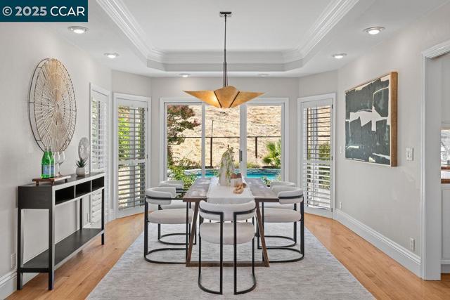 260 Edinburgh Cir, Danville CA: https://media.crmls.org/mediaz/73286f48-c954-4f3d-bfd1-04922e29f6dd.jpg