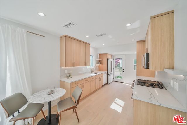 2021 Idaho Avenue, Santa Monica CA: https://media.crmls.org/mediaz/732921c2-efe9-4528-9d12-7dda9760fddb.jpg