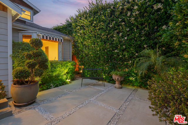 Image 8 of 22 For 806 Crescent Heights Boulevard